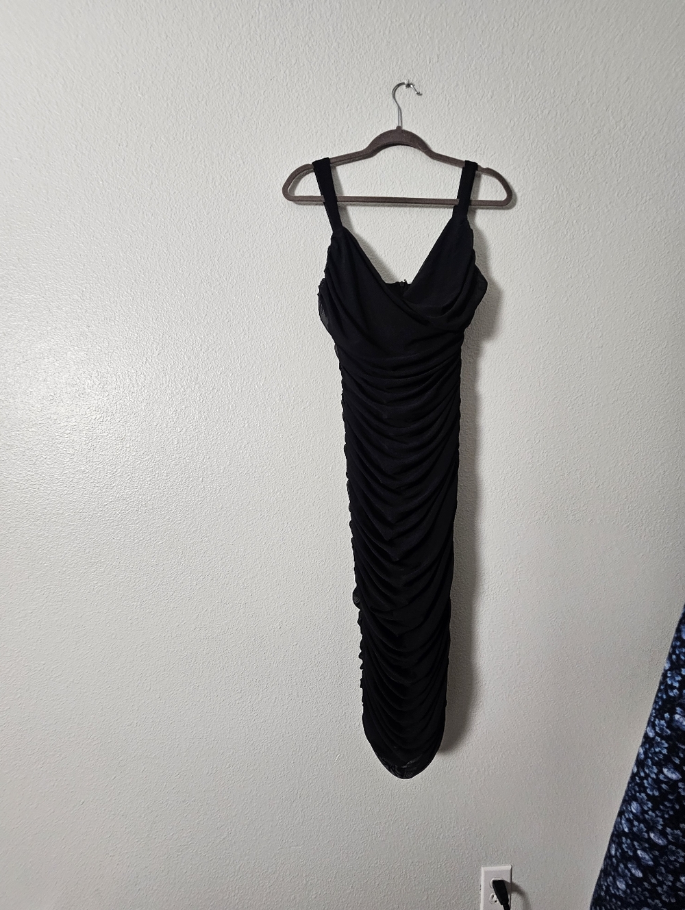 Womens The Secret Label (Black Ruched Bodycon Midi Dress Sz M